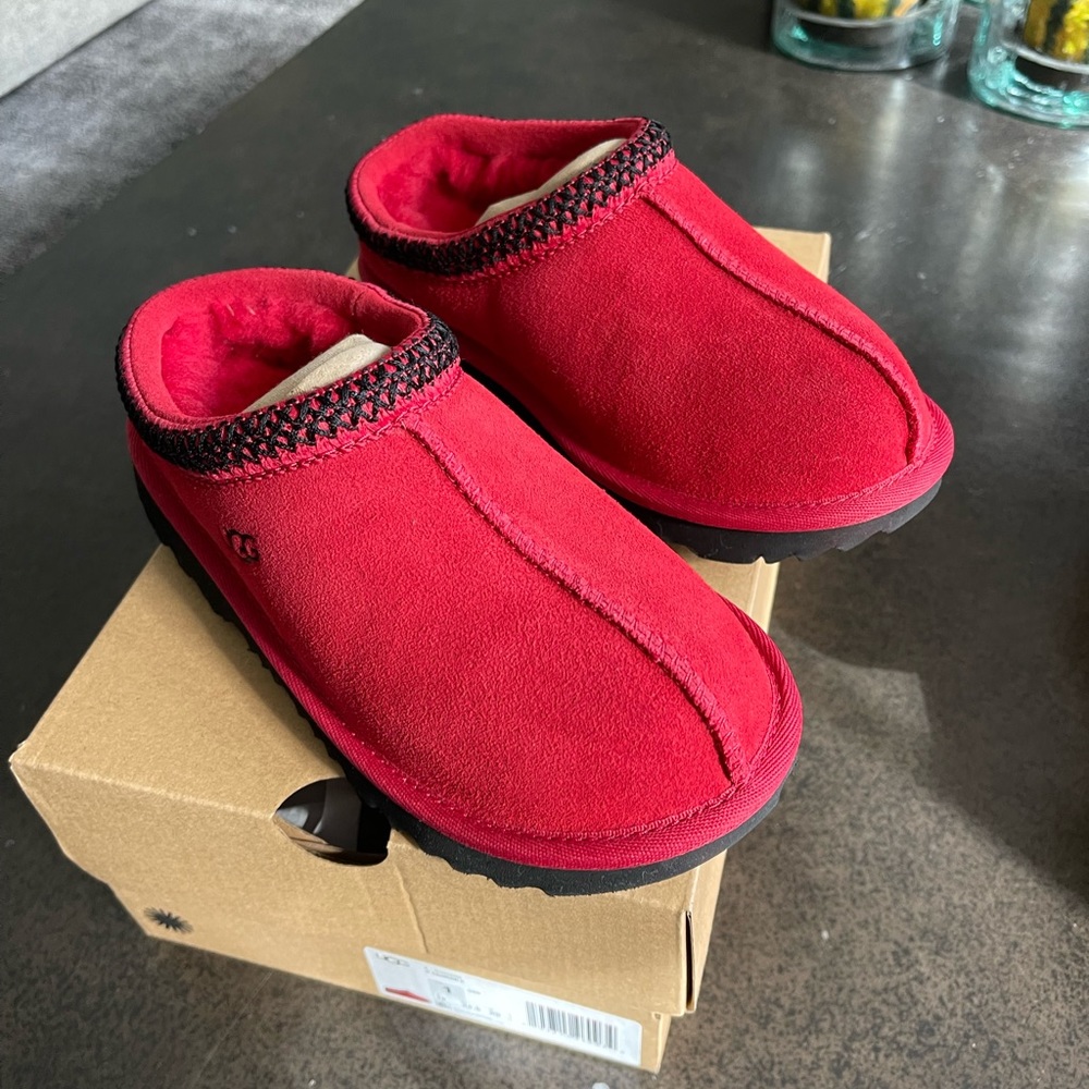 NWT KIDS UGGS sz 1